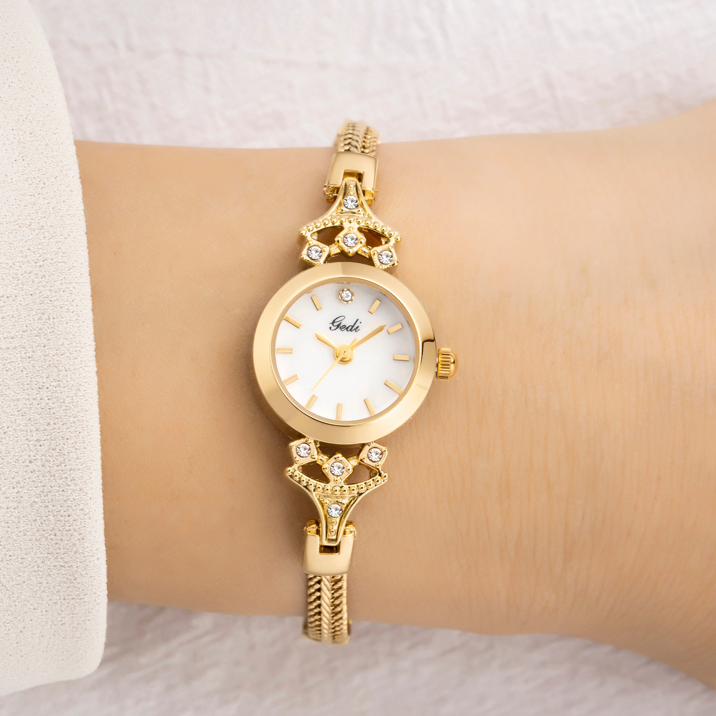 Tionni | Gold
